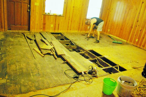 Subfloor Demolition in Newark